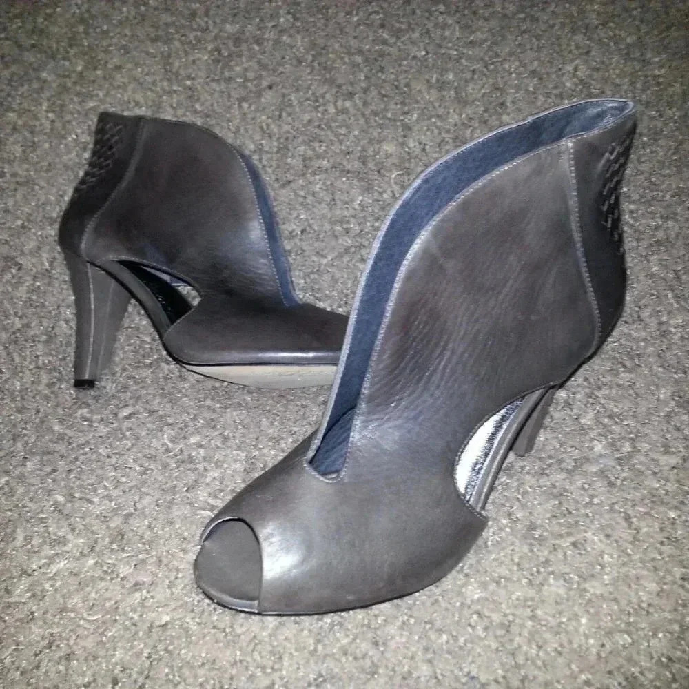 ELLIOTT LUCCA-Alessandra-Taupe/Brown Leather-Woven Detail-Ankle Booties-Sz8.5-NM